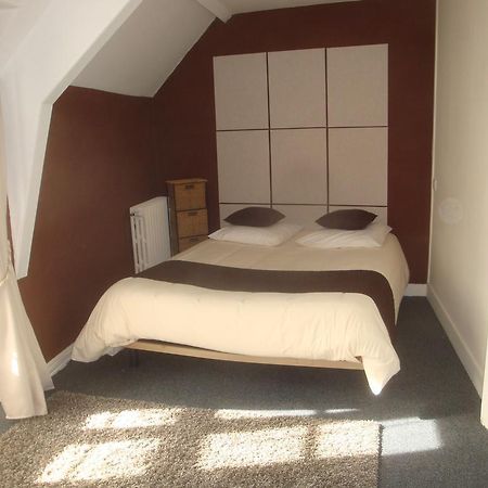 Auberge Du Chateau Châteauneuf-dʼIlle-et-Vilaine Bagian luar foto